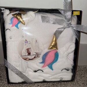 Unicorn Hooded Towel and Washcloth Set